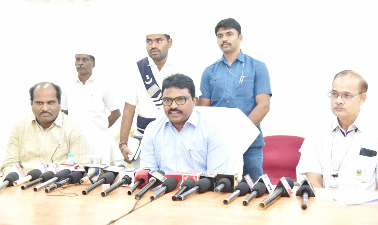 ప్రధాన రహదారులపై ప్రమాదాల నివారణకు చర్యలు : కలెక్టర్‌