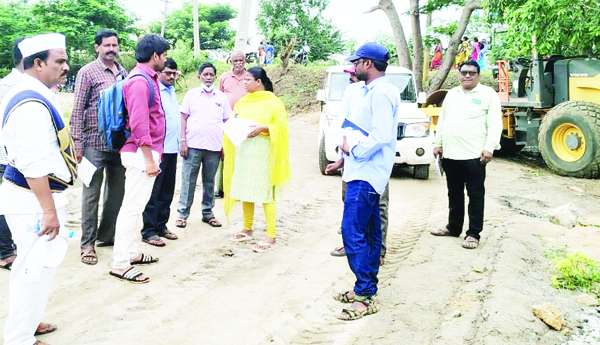 ఇళ్ల నిర్మాణాలను ఆర్‌డిఒ పరిశీలన