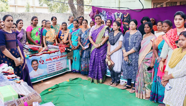/Jagananna-Women-Marts-launched-by-Minister-Roja