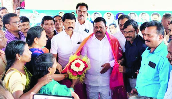డిప్యూటీ సిఎంకు సెర్ప్‌ ఉద్యోగుల సన్మానం