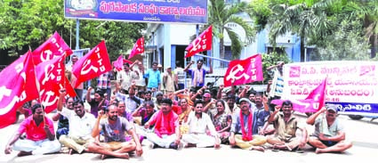 మున్సిపల్‌ కాంట్రాక్ట్‌ కార్మికులను రెగ్యులర్‌ చేయాలి