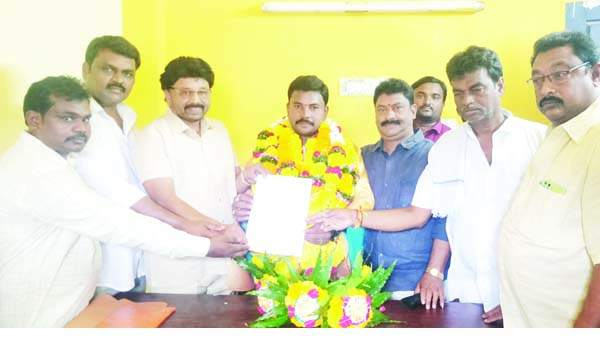 ఉపమాక సర్పంచ్‌గా వీరబాబు