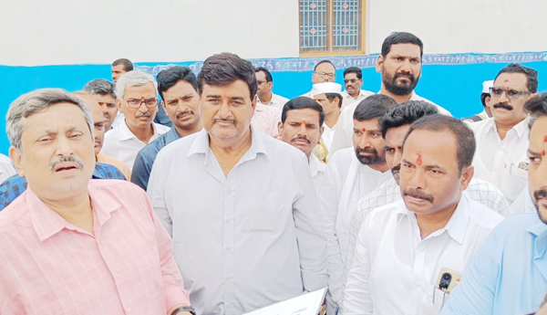 అపరిష్కృత అర్జీలపై దృష్టి