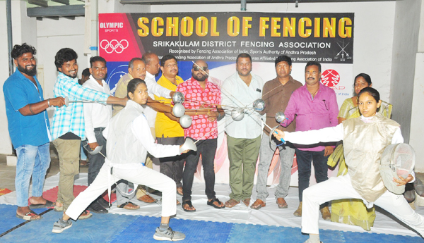 పాత పెన్షన్‌ విధానాన్ని అమలు చేయాలి