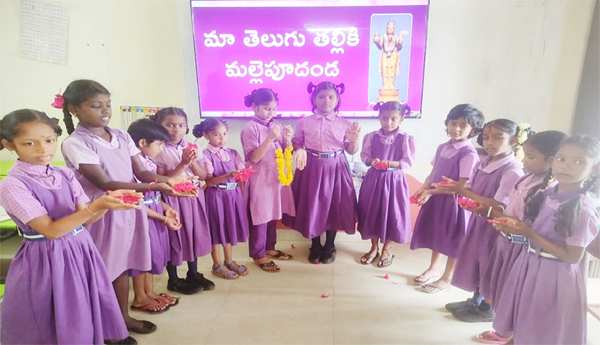 Birthday-celebrations-for-Chari-the-lyricist-of-Mallepudanda-song-for-Ma-Telugu-Mother