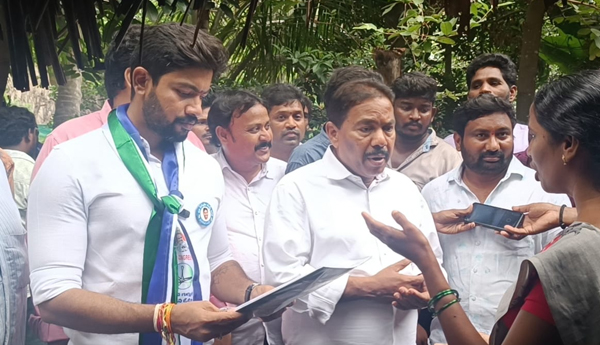 Jagananna-Suraksha-towards-providing-fruits-to-everyone-Minister-Pinipe-Vishwarup