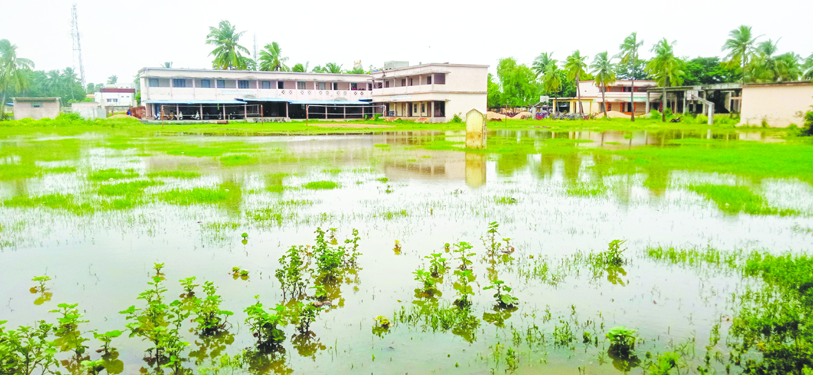 క్రీడా మైదానం.. వర్షం వస్తే జలమయం