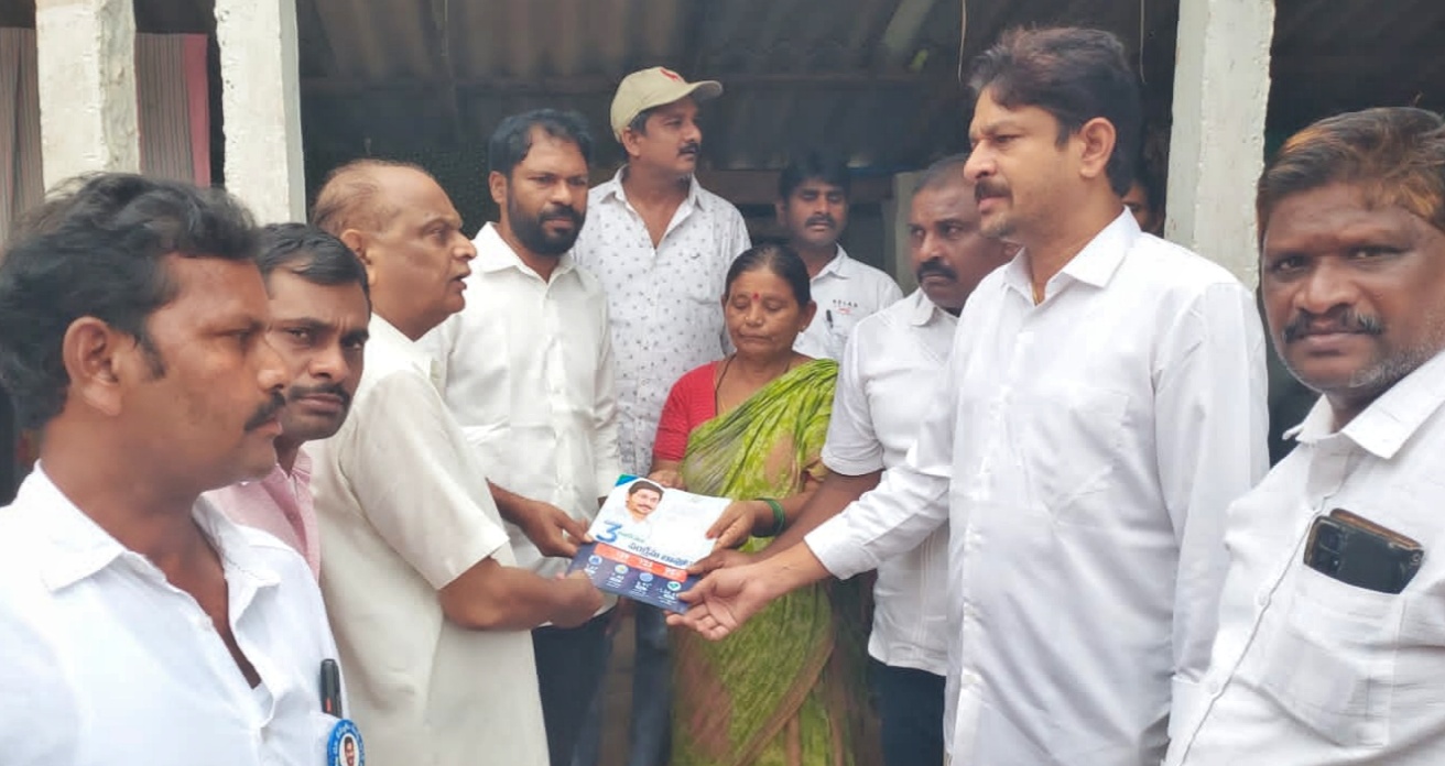 ప్రజా సమస్యల పరిష్కారానికి కృషి : ఎంఎల్‌ఎ బాలరాజు