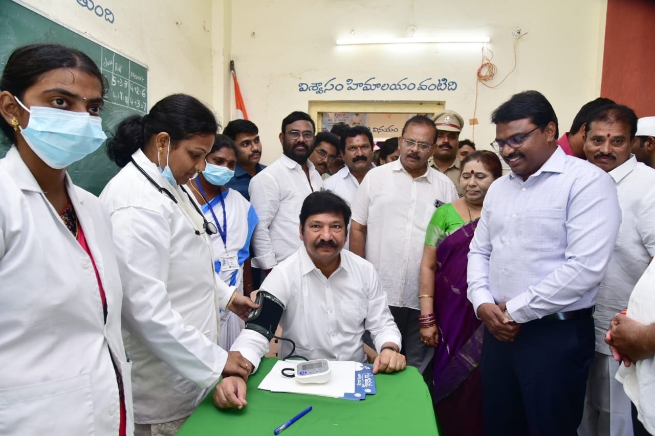 ఉచిత వైద్యమే ప్రభుత్వ లక్ష్యం : మంత్రి జోగి
