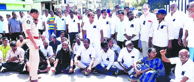 బాబు అరెస్ట్‌పై టిడిపి శ్రేణుల ఆగ్రహం
