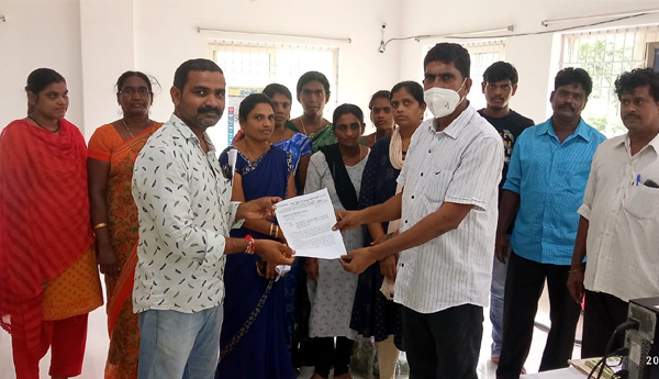 కనీస వేతనం రూ. 26 వేలు చెల్లించాలని ఎంపిడిఓకి ఫీల్డ్‌ అసిస్టెంట్ల వినతి