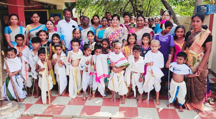 గాంధికి నివాళి