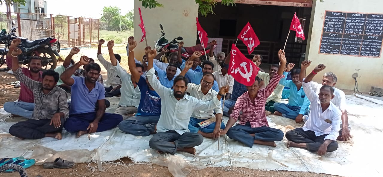 సమస్యలు పరిష్కరించే వరకు సమ్మె కొనసాగిస్తాం