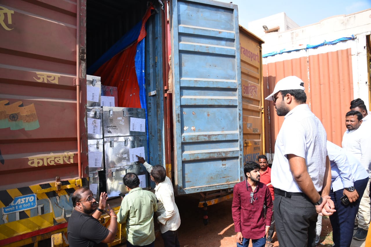 జిల్లాకు చేరిన 12,570 ఈవీఎంలు