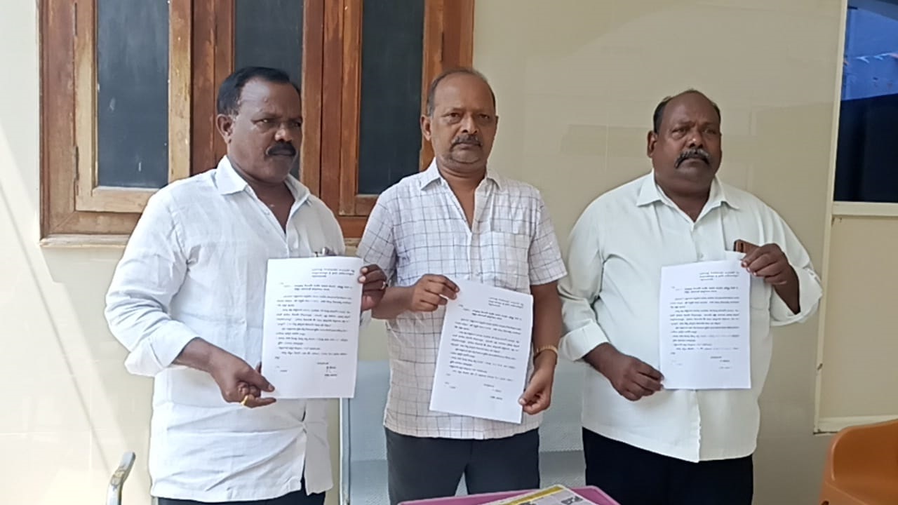 కలెక్టర్‌పై సీఎంకు మాజీ మంత్రి డాక్టర్‌ పాలేటి రామారావు బహిరంగ లేఖ