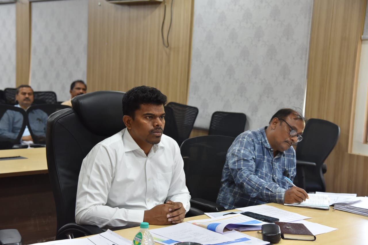 30లోగా భూ హక్కు పత్రాలు పంపిణీ