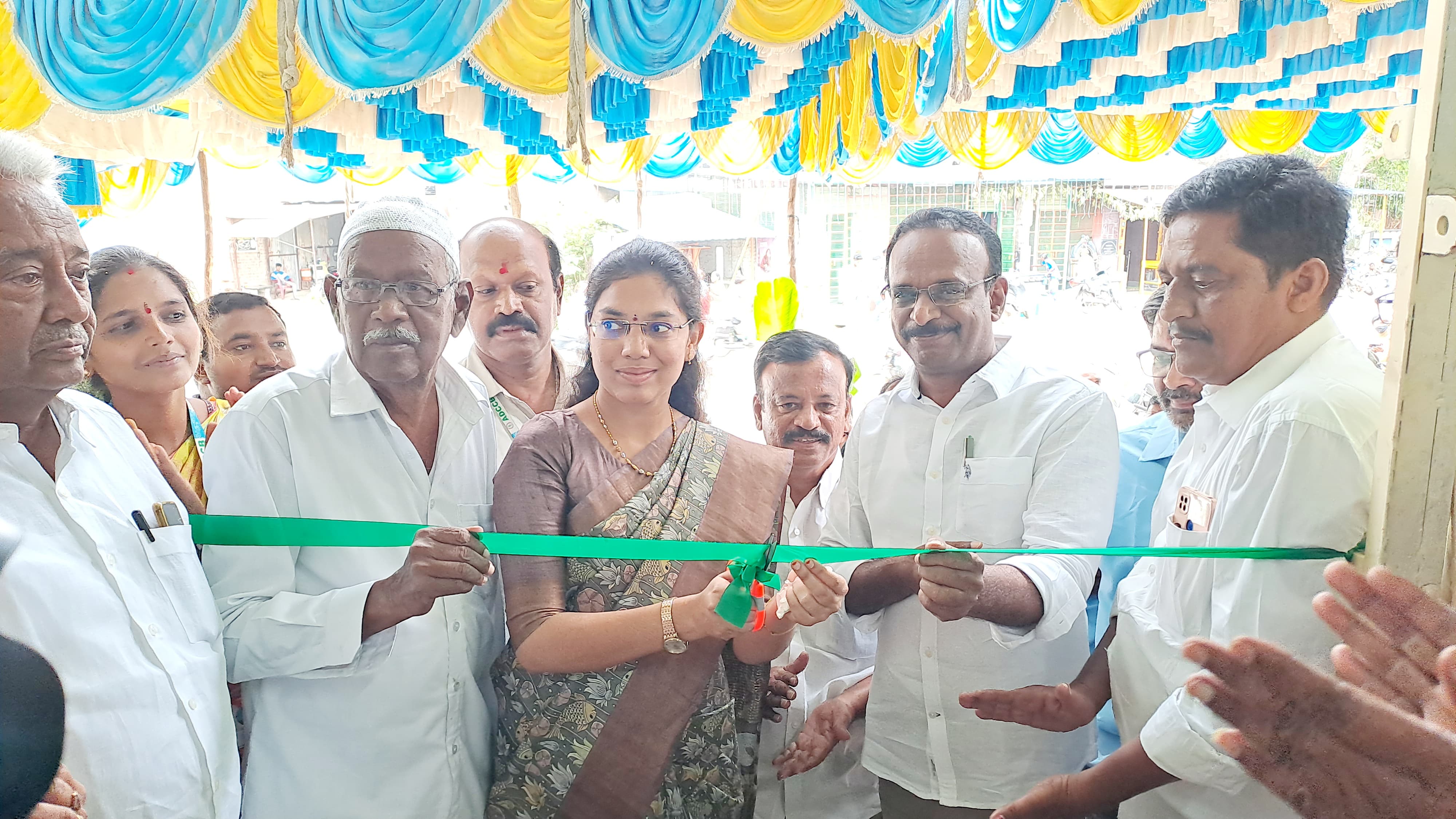 రైతులు, మహిళలకు విరివిగా రుణాలు
