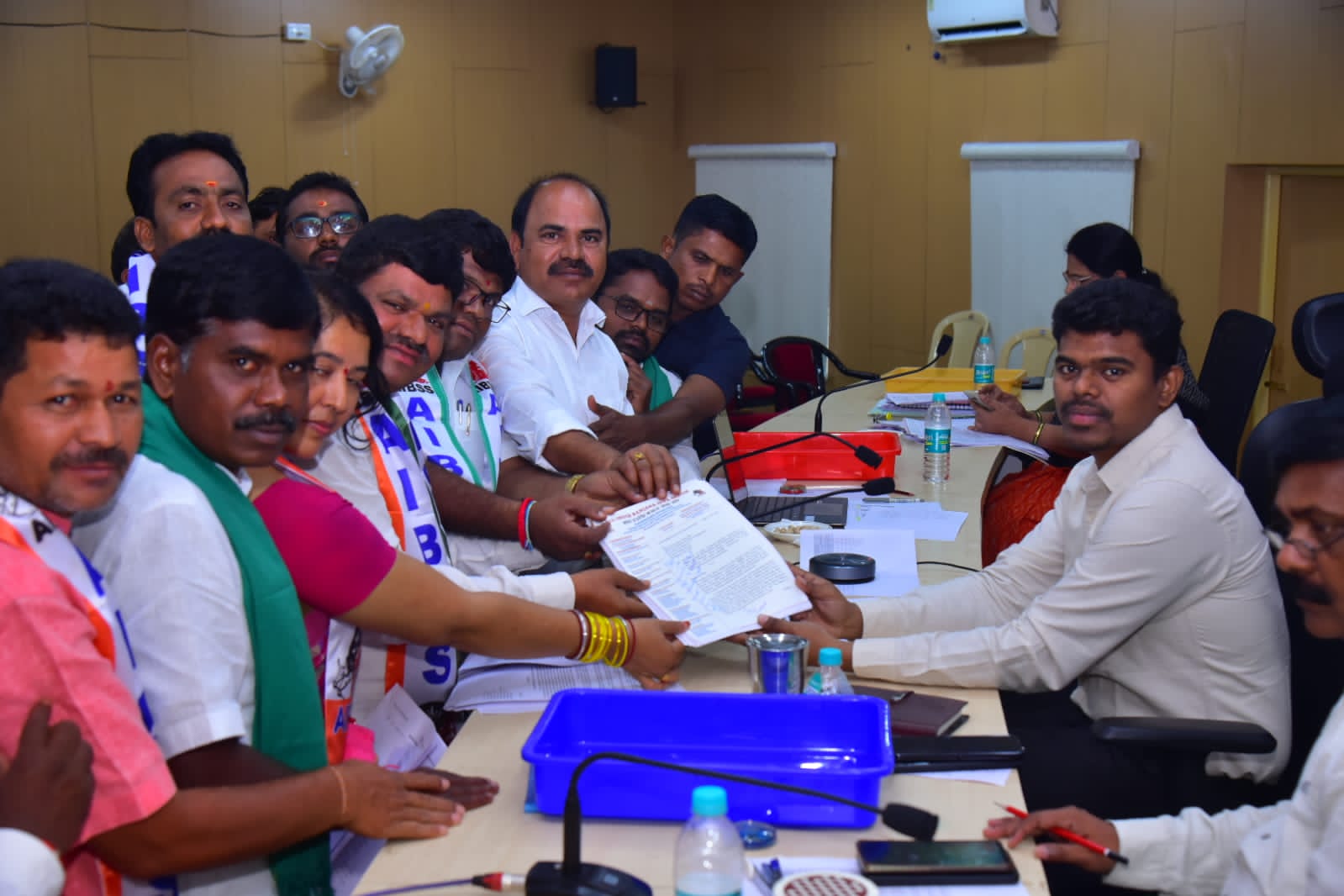 అర్జీదారులకు సత్వర పరిష్కారం అందించాలి : కలెక్టర్‌