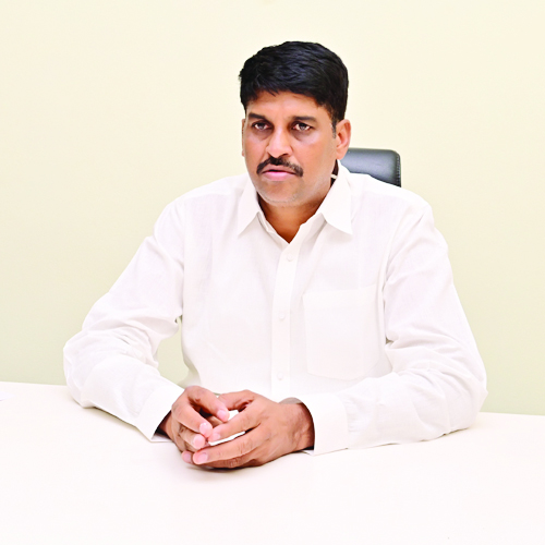 మాట్లాడుతున్న నరేంద్ర వర్మ