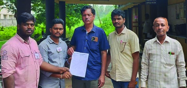 కళాశాల్లో కోర్సులు ఎత్తివేయడం అన్యాయం