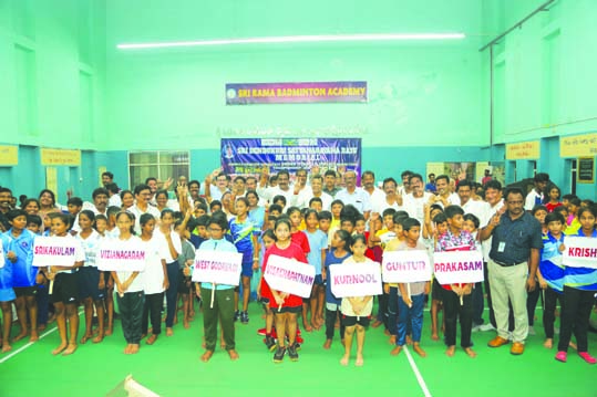 బాలబాలికలు క్రీడల్లో రాణించాలి