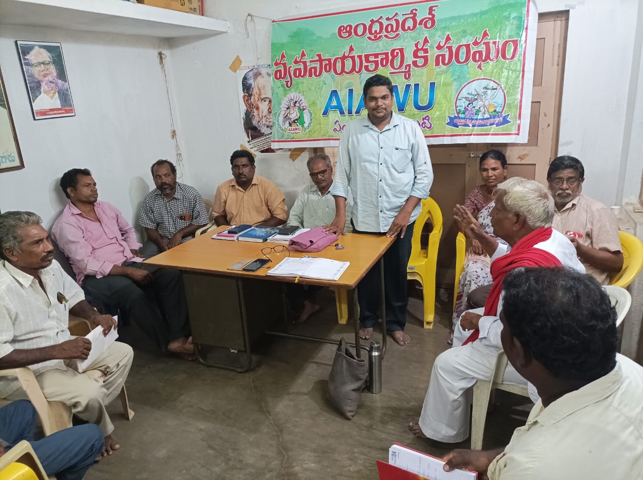 దళితులపై దాడులు, అత్యాచారాలు అరికట్టాలి : వ్యకాస