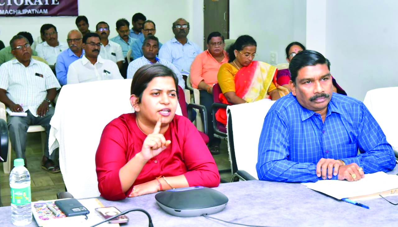 రెవెన్యూ సేవలను గడువులోగా పూర్తి చేయాలి : జెసి