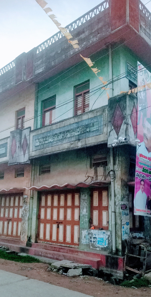 పాలకవర్గాలు లేక కార్మికుల అవస్థలు