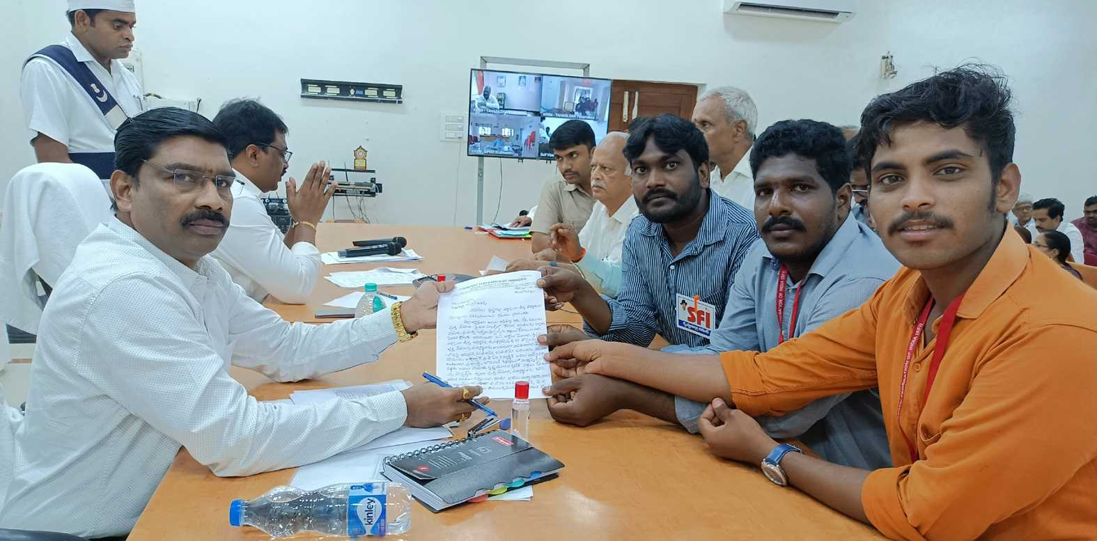 విద్యా రంగ సమస్యల పరిష్కారానికి ఎస్‌ఎఫ్‌ఐ వినతి