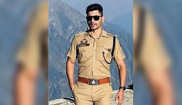 jammu-and-kashmir-cop-arrested