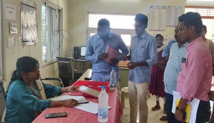 సచివాలయంలో రికార్డులు పరిశీలన