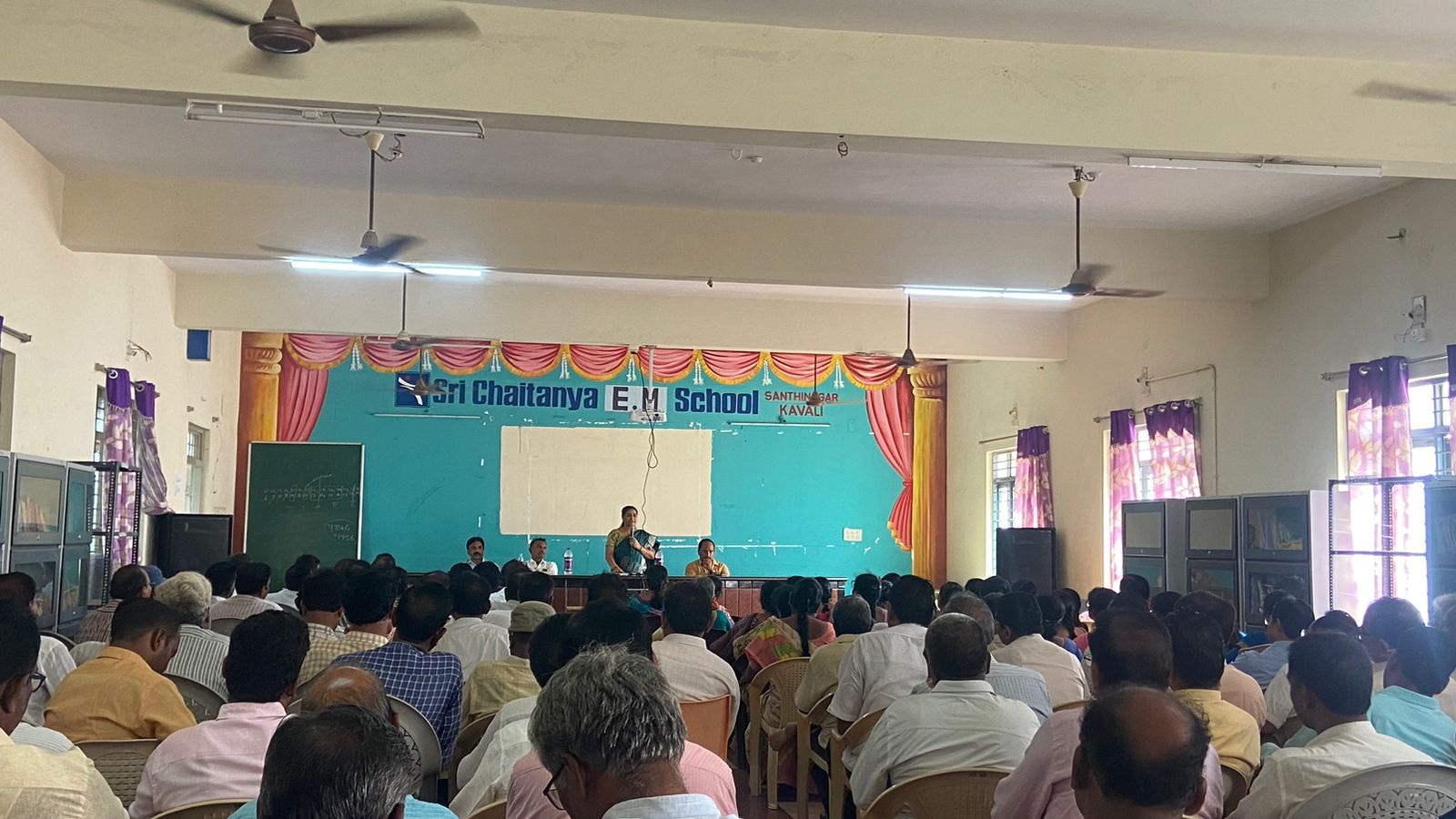 ఎంఇఒలు, హెచ్‌ఎంలతో రివ్యూ మీటింగ్‌