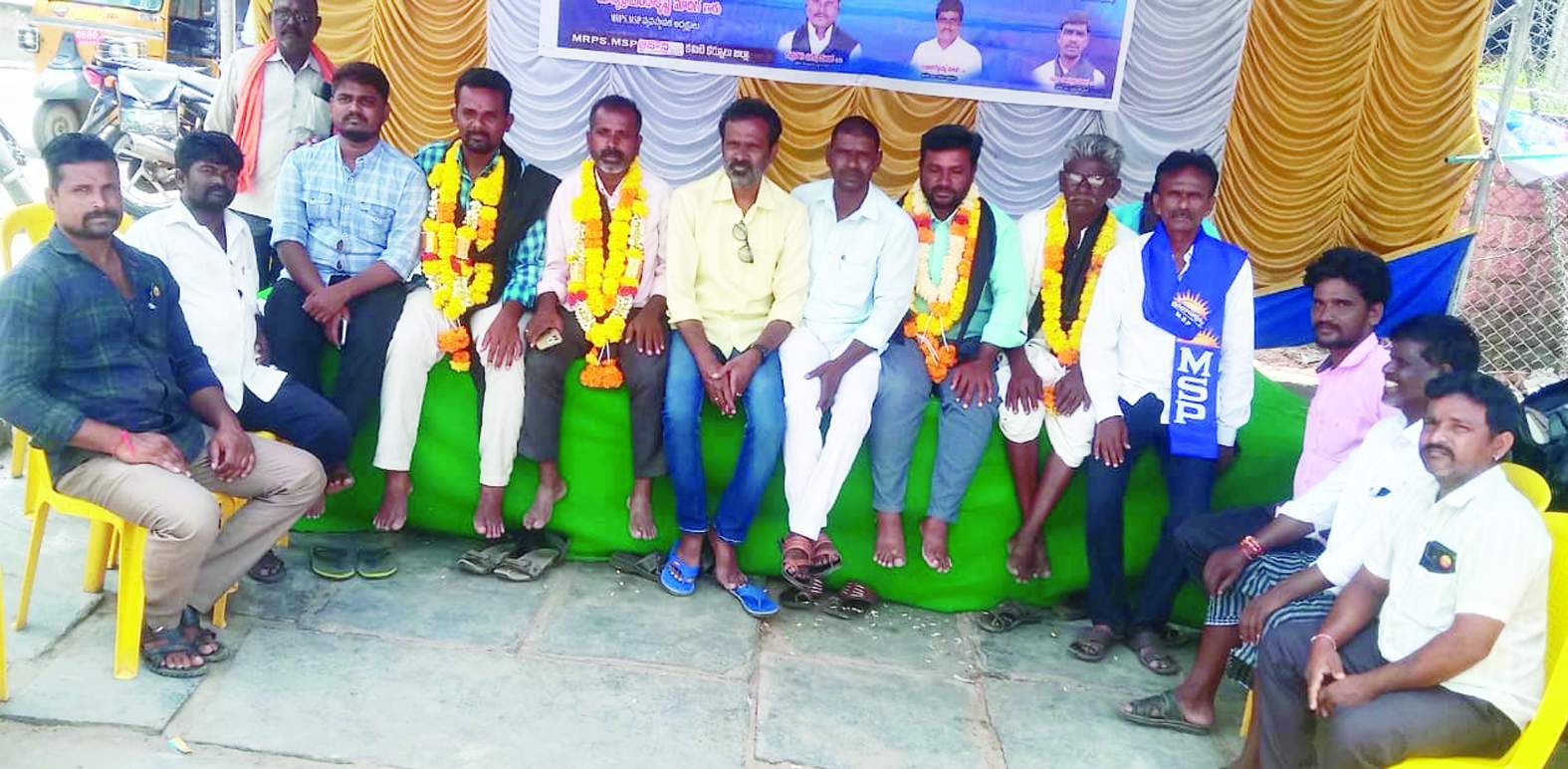 దీక్షల్లో నాయకులు