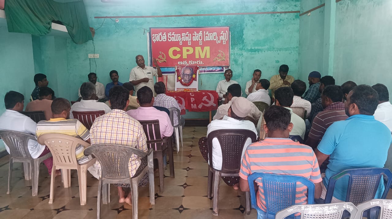 మాట్లాడుతున్న సిపిఎం జిల్లా కార్యదర్శి రమేష్‌ కుమార్‌