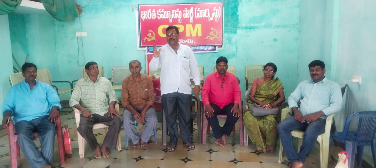  సమావేశంలో మాట్లాడుతున్న పిఎన్‌ఎం రాష్ట్ర సహాయ కార్యదర్శి ఇలాది నాగరాజు