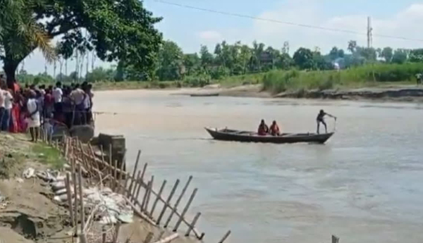 boat-overturns-in-bagmati-river-in-bihars-muzaffarpur