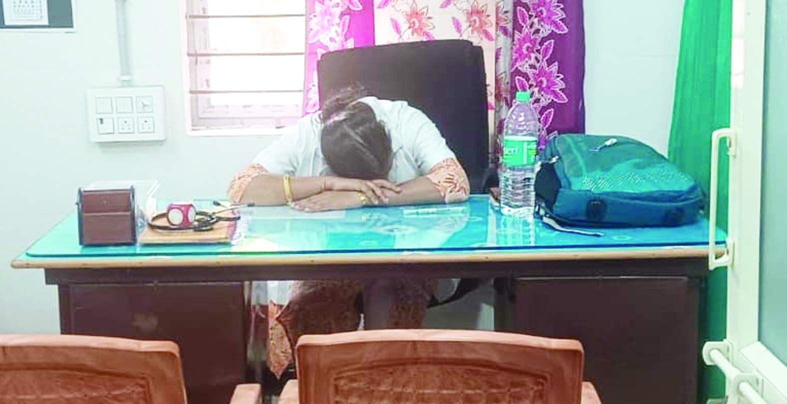 నిద్రలో ఉన్న వైద్యాధికారి పార్వతమ్మ