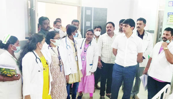 ఆస్పత్రిని తనిఖీ చేసిన కలెక్టర్‌