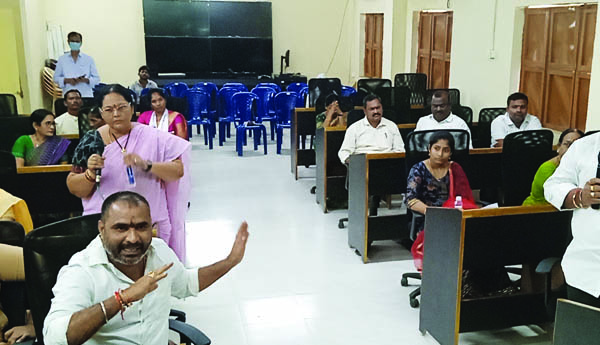 మున్సిపల్‌ సమావేశం రసాభాసా