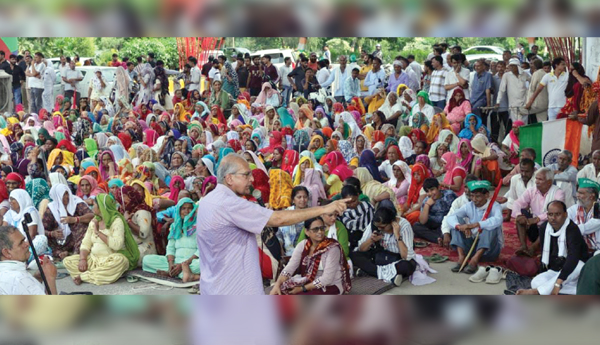 AIKS-agitation-in-Greater-Noida-for-120-days