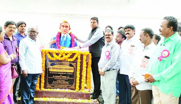 విశ్వేశ్వరయ్య వారసులుగా గర్వించాలి : కలెక్టర్‌