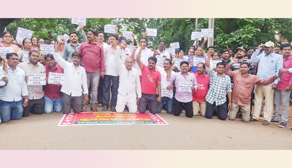 Fapto-dharna-to-restore-the-old-pension-system