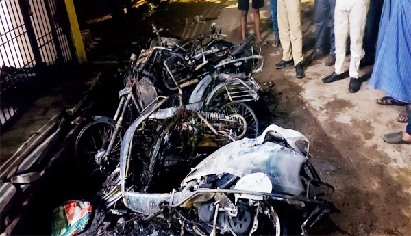 Miscreants-set-fire-to-4-bikes