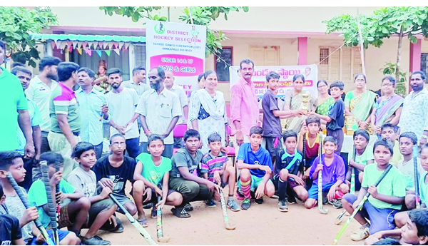 జిల్లా స్థాయి హాకీ పోటీలకు ఎంపిక