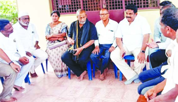 ప్రభుత్వ వైఫల్యంతో నిలిచిన రోడ్డు పనులు