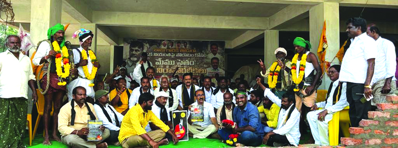 కొనసాగుతున్న టిడిపి దీక్షలు