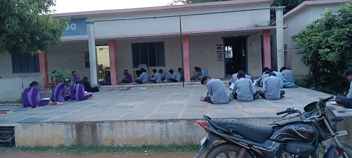 కారంపూడి జెడ్‌పి పాఠశాలలో ఫీజులు