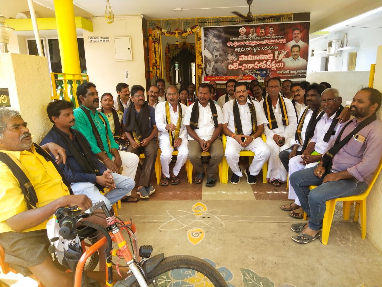 దీక్షలు కొనసాగిస్తాం.. : టిడిపి