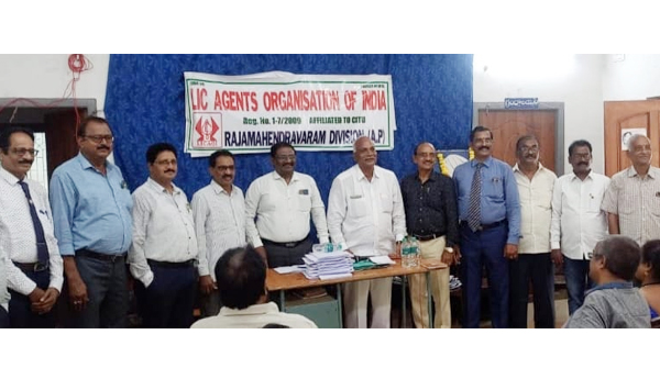 lic-agents-protest