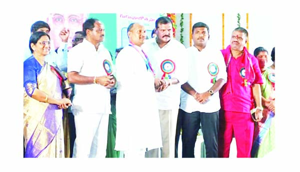 రాష్ట్రస్థాయి ఉత్తమ ఉపాధ్యాయులకు అవార్డులు